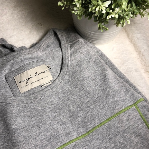 Evy’s Tree Pullover with Front Pocket - Picture 4 of 8